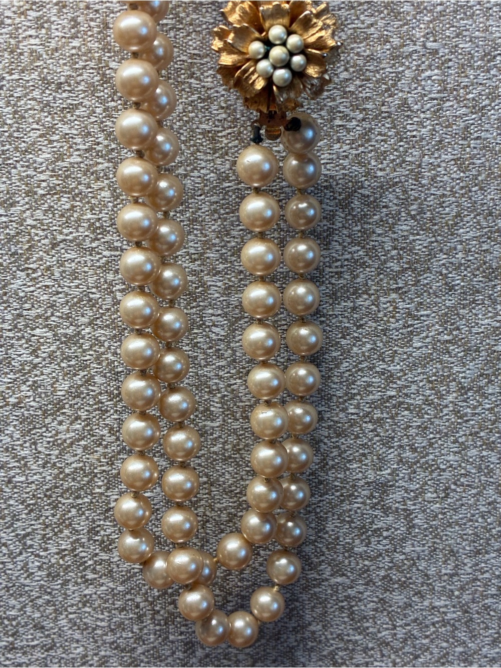Classic vintage Cream Pearl Double-Strand Necklace with Gold Floral Clasp 18” - Picture 4 of 5